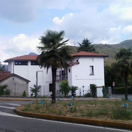 La Casa Bianca Apartamento Roe Exterior foto