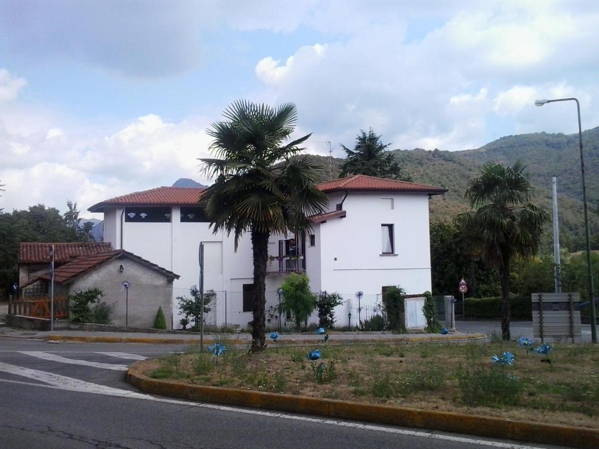 La Casa Bianca Apartamento Roe Exterior foto