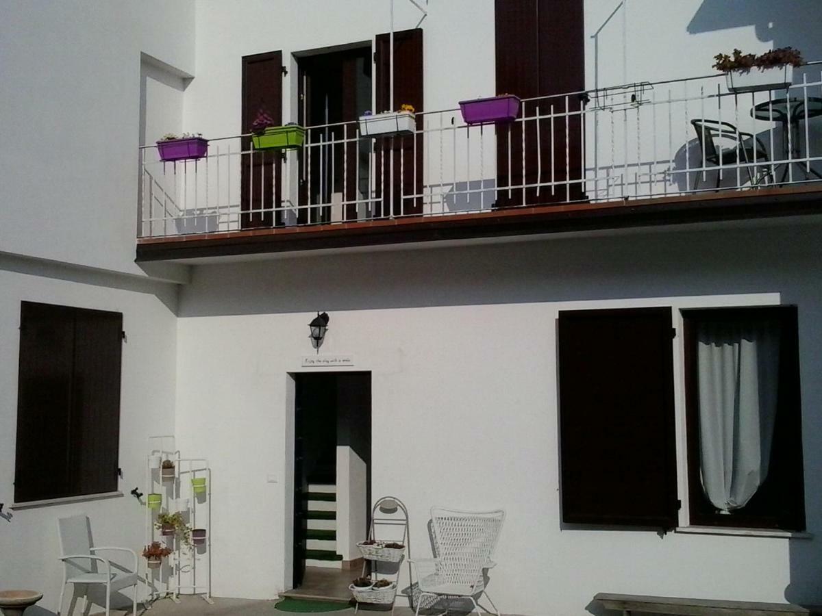 La Casa Bianca Apartamento Roe Exterior foto